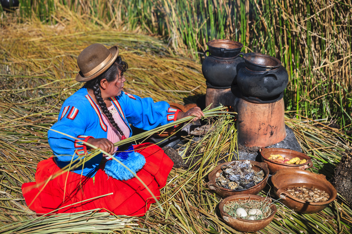 Women cooking in Peru