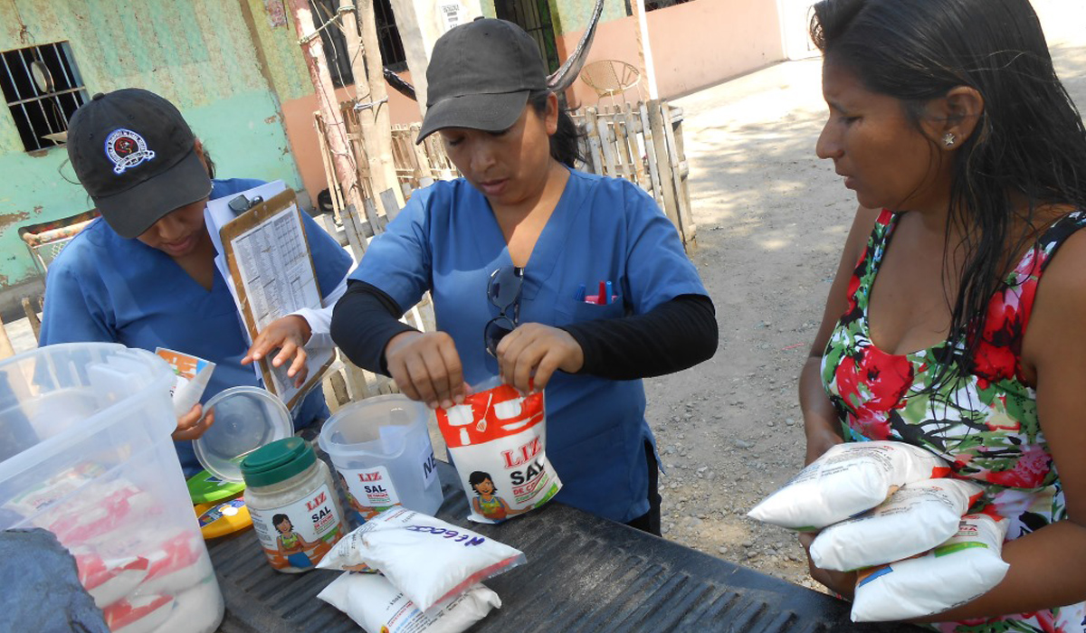 Women weighing salt in Peru