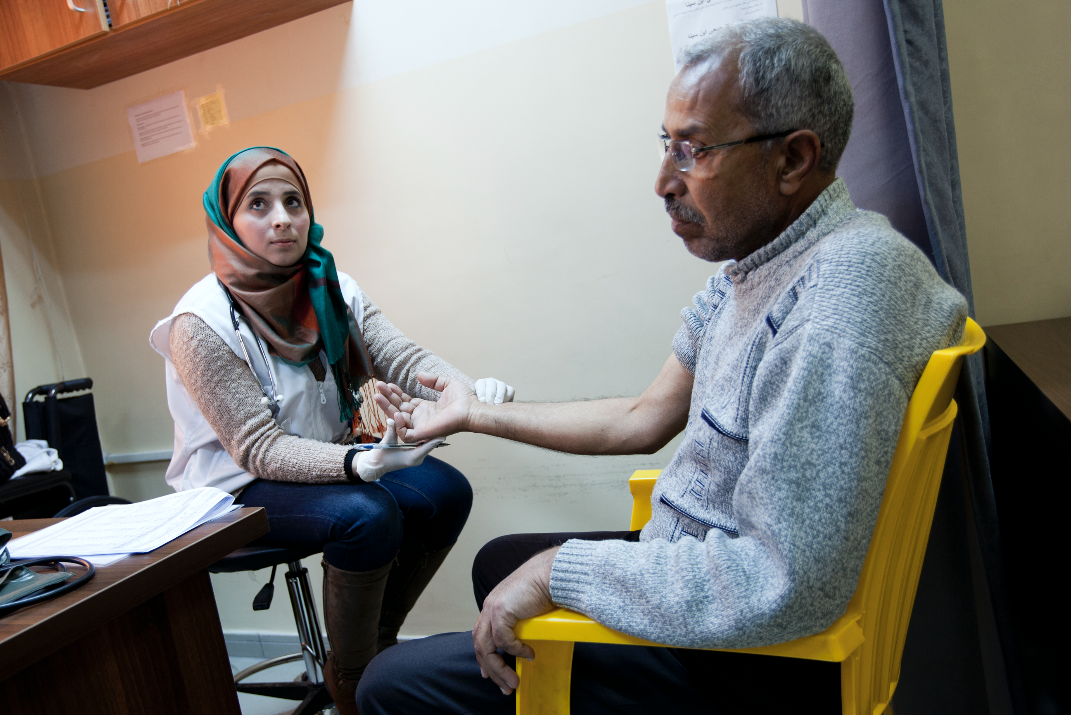 ew registered patient Mohamed 64 years old from Damascus is doing his first check up with MSF nurse Ala'a Al Share. © N'gadi Ikram / Courtesy of MSF