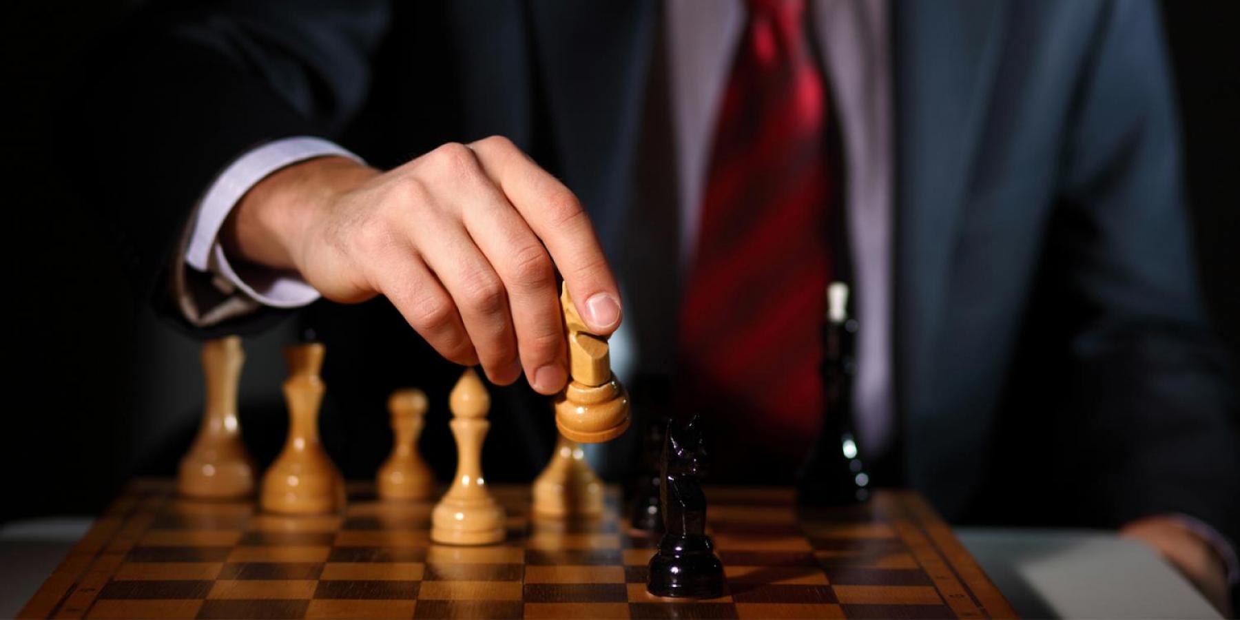 Tácticas empresariales en su ajedrez