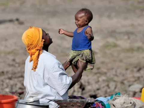 A woman displaced by fighting in the Democratic Republic of Congo in 2008, takes refuge and plays with her child © 2008 Paul Jeffrey, Courtesy of Photoshare