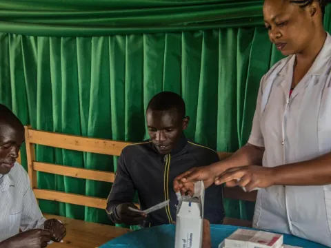 Kamayirese Odette, a nurse at the Imbuto Foundation (Rwanda), trains two community volunteers