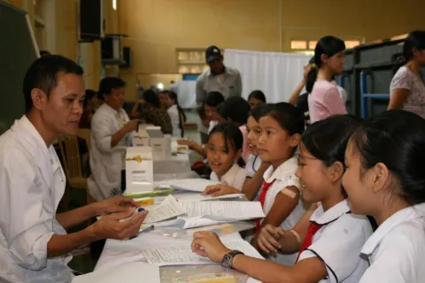 HPV immunization in Vietnam. Image from Photoshare