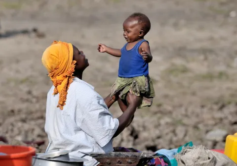 A woman displaced by fighting in the Democratic Republic of Congo in 2008, takes refuge and plays with her child © 2008 Paul Jeffrey, Courtesy of Photoshare