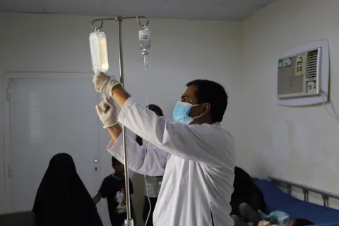 Health worker in refugee camp in Yemen