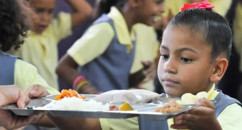 Photo of a child in the healthy eating programme for primary school children in Puerto Rico