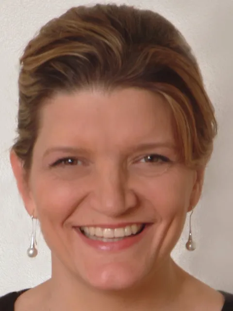 Johanna Ralston headshot 