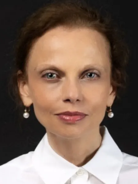 Tea Collins portrait 