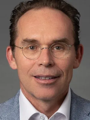 Alexander Roediger headshot 