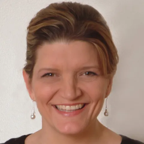 Johanna Ralston headshot 