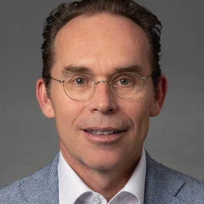 Alexander Roediger headshot 