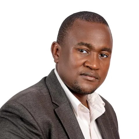 Evans Majau headshot