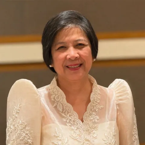 Gloria J Balboa